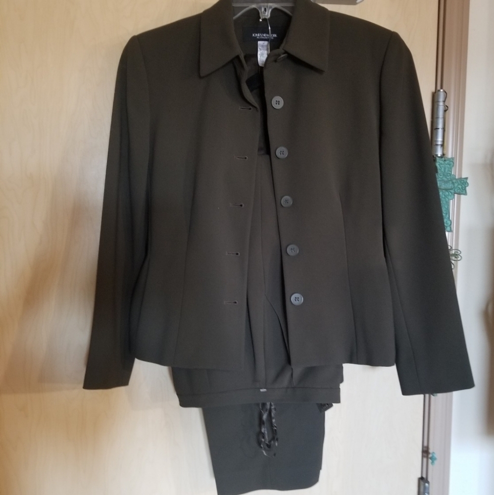 Jones New York Olive Classic Blazer Timeless Suit Jacket And Matching Pants